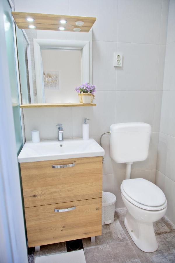 Apartment Karolina - Green Oasis بولا المظهر الخارجي الصورة