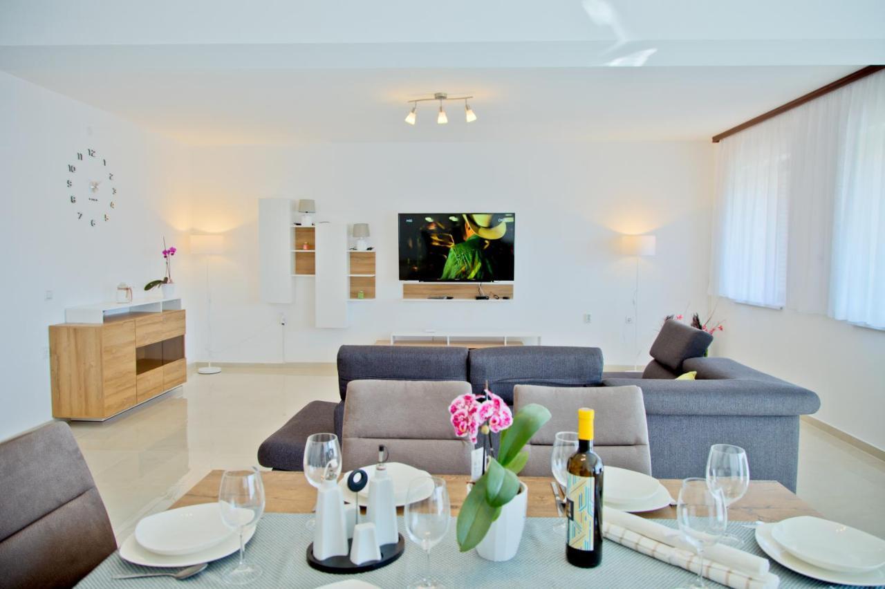 Apartment Karolina - Green Oasis بولا المظهر الخارجي الصورة