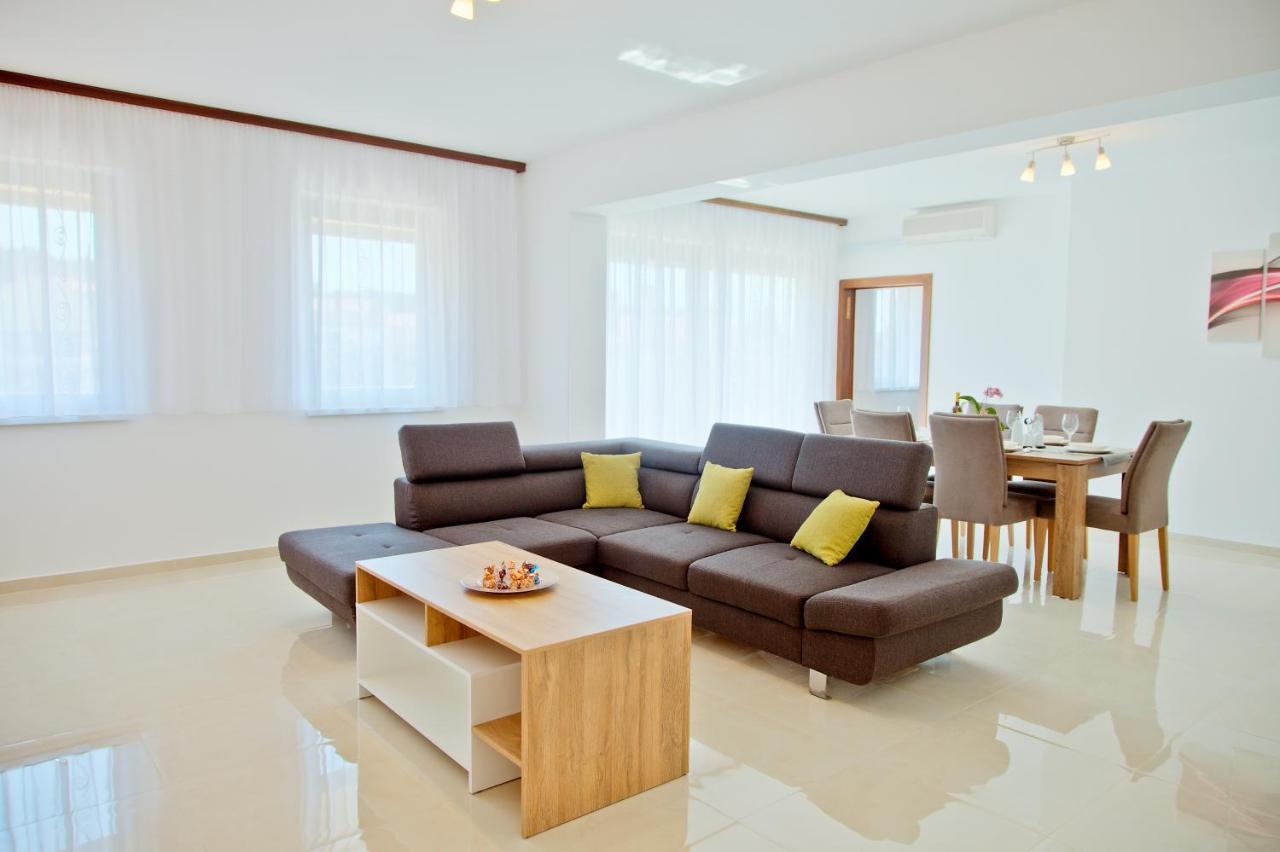 Apartment Karolina - Green Oasis بولا المظهر الخارجي الصورة