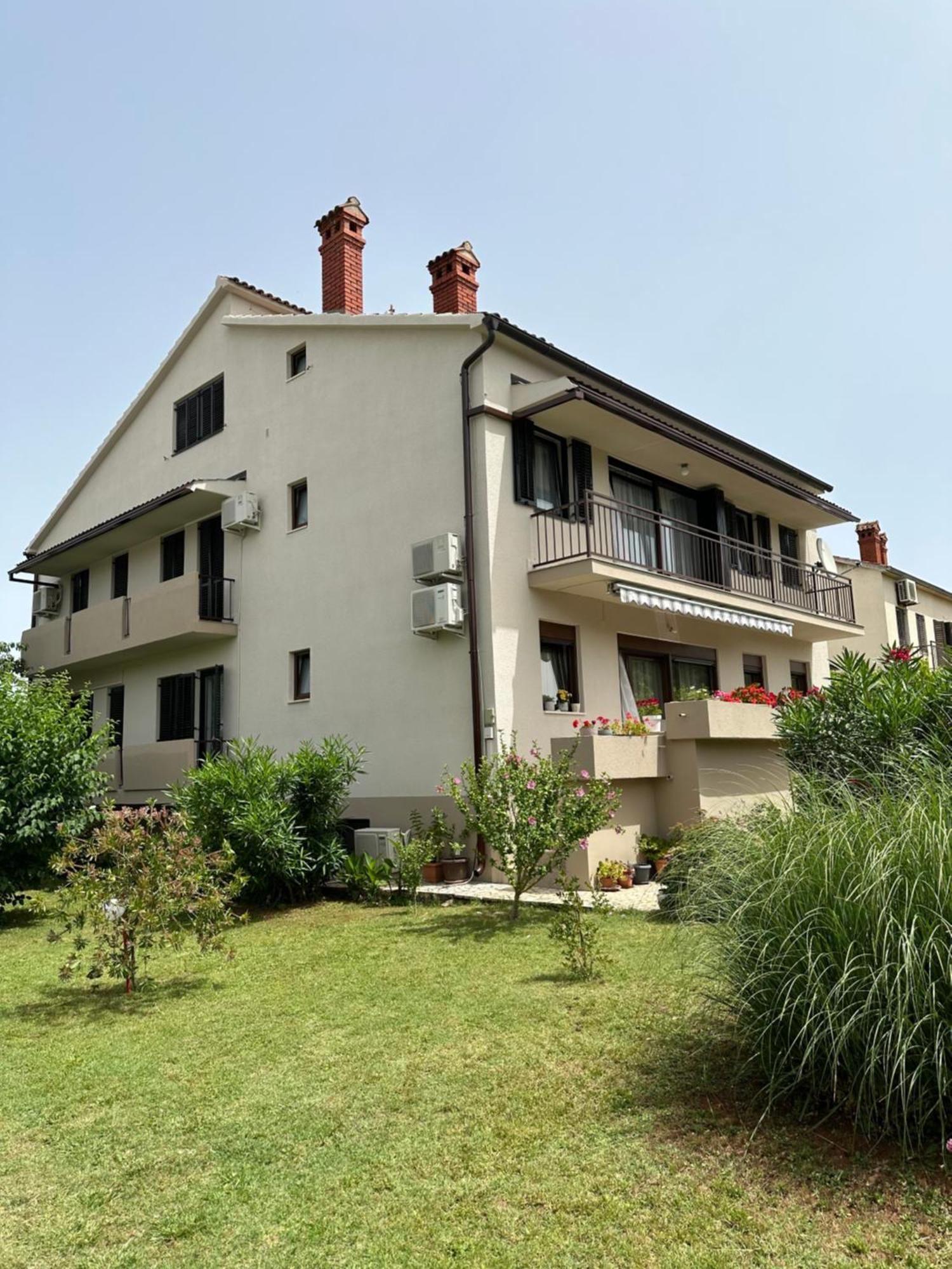 Apartment Karolina - Green Oasis بولا المظهر الخارجي الصورة